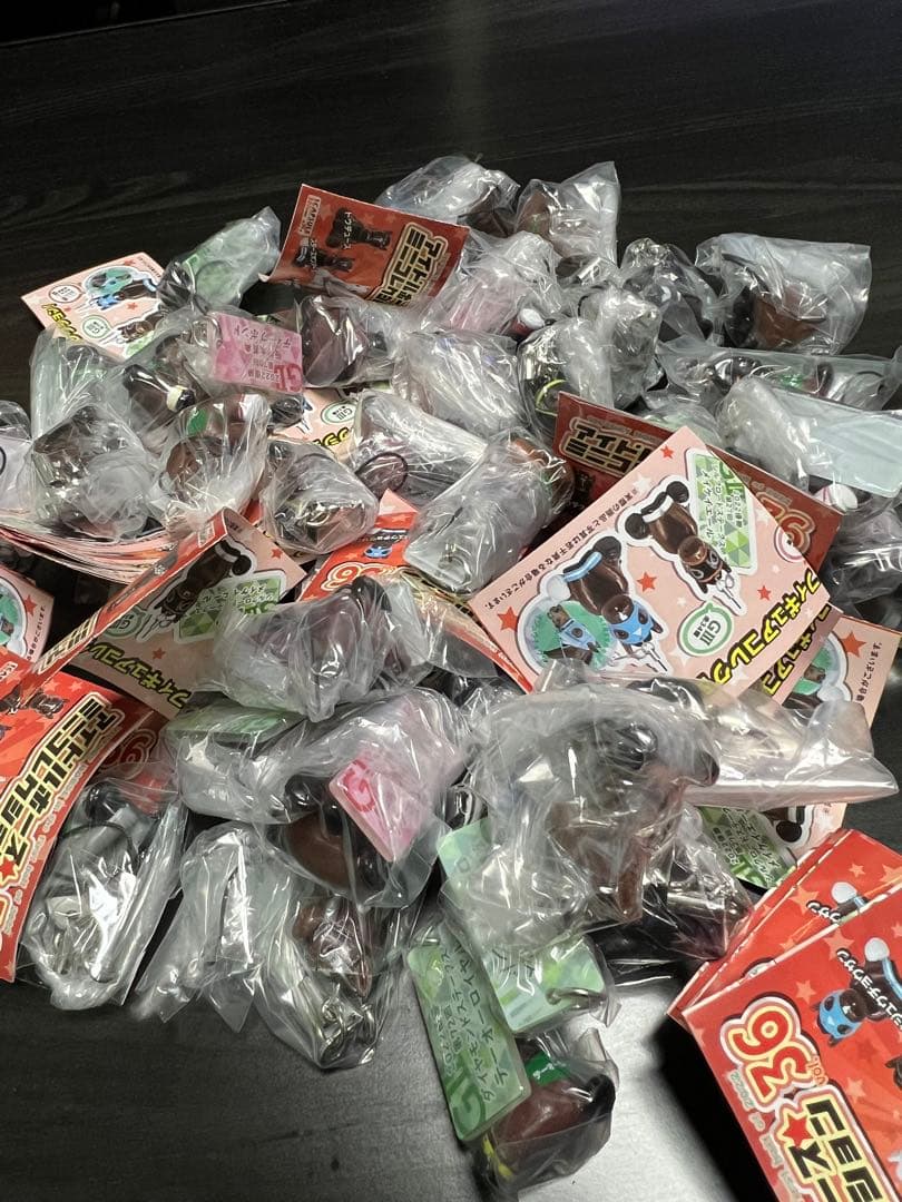 カプコレ　ガチャ　37 2025年10月7日(火)｜新商品案内】「インコヌードルクリップ