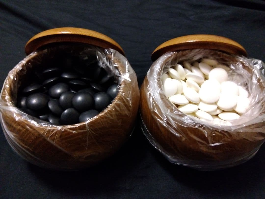 日向特製蛤碁石　月印相当　32号　欅碁笥　那智黒石　白石180個　黒石176個