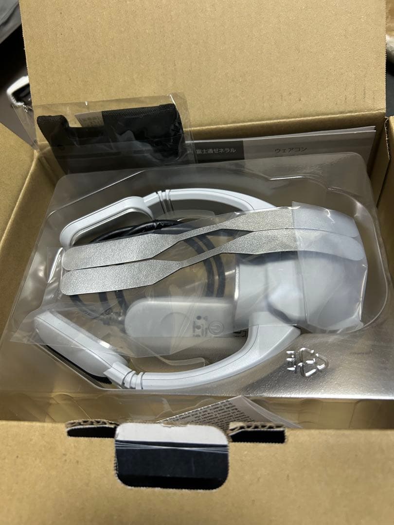 ウェアラブルエアコン　富士通ゼネラル