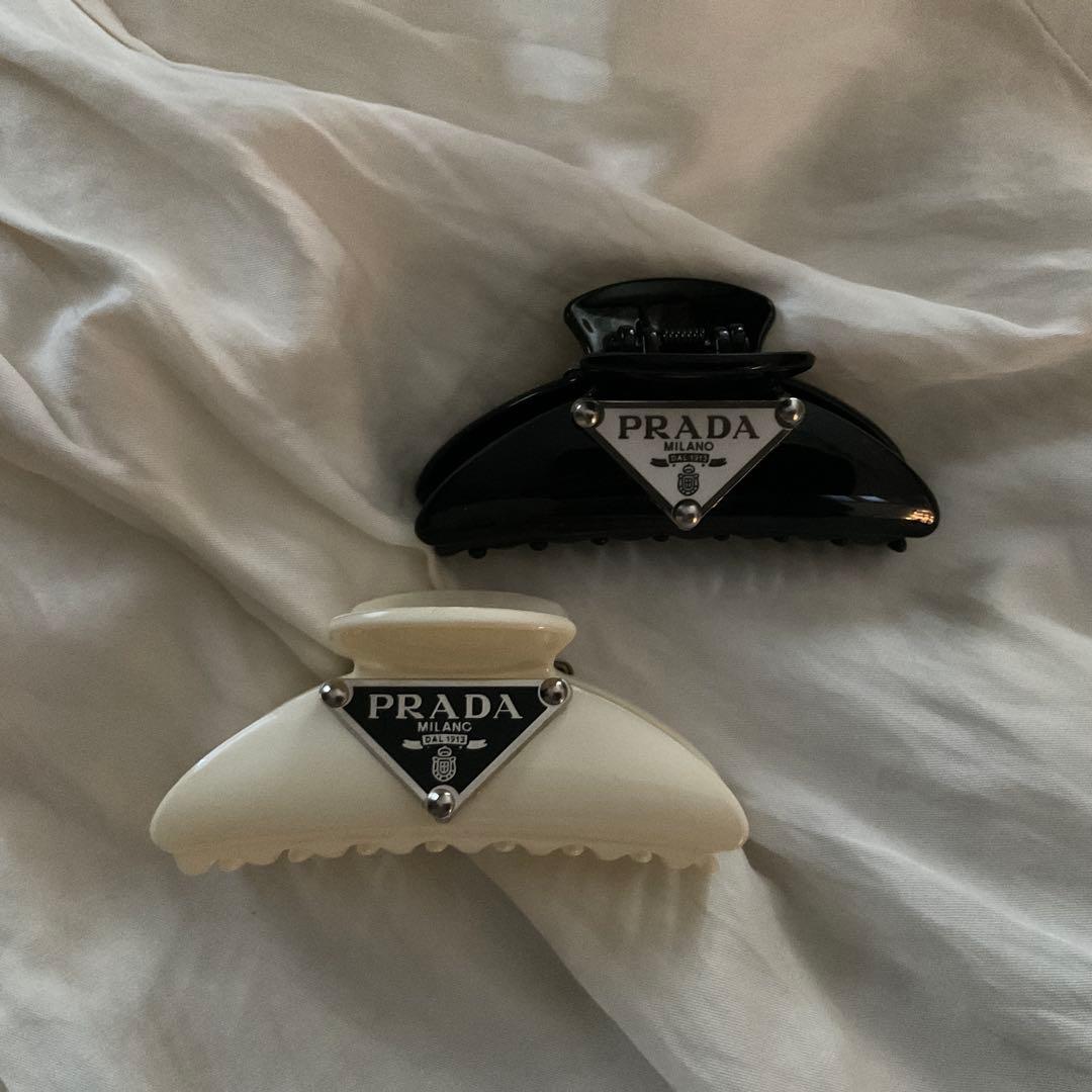 PRADA ヘアクリップ　2個セット　非売品