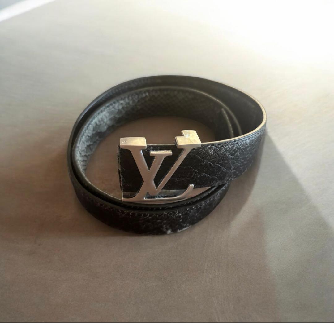 Louis Vuitton ブラックサンチュール・LVイニシャル・ベルト