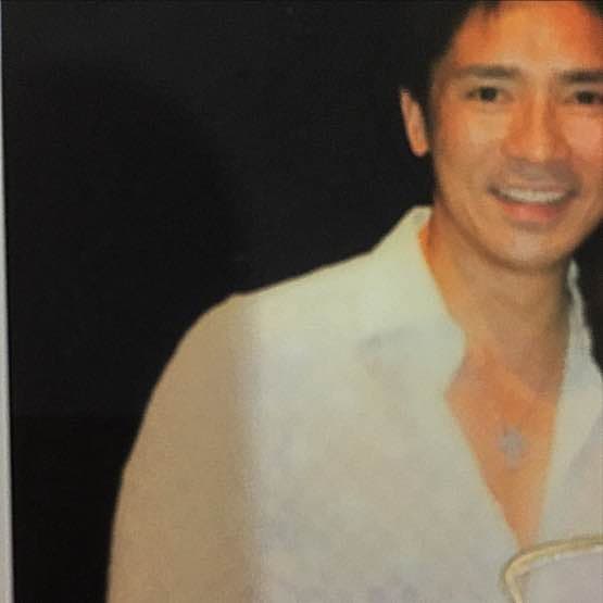 郷ひろみ本人がLIVE中で着用していたFENDYシャツ