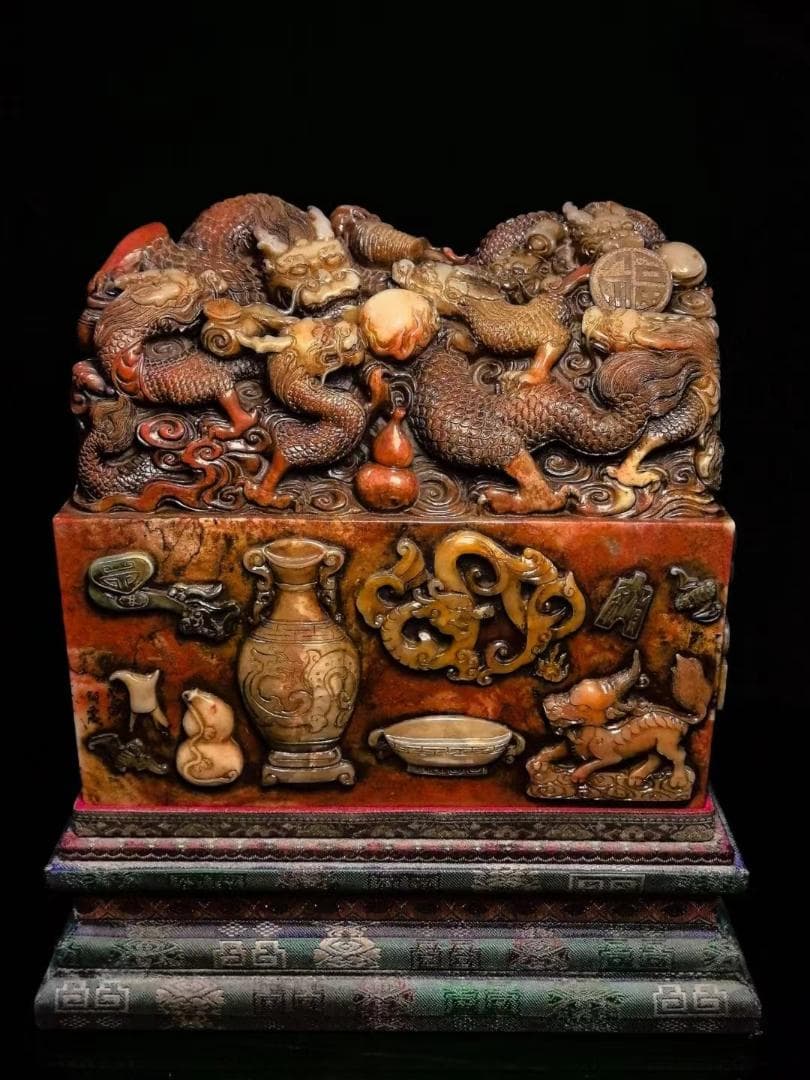 中国古美術・九龍が珠を戯れる・寿山石極品五彩田黄の印鑑・文房具・賞物・風水開運