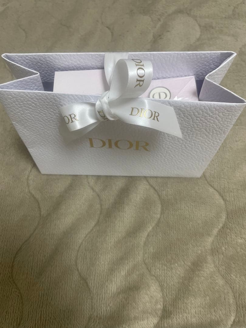 クリスチャンディオール　香水、ハンドジェルセット　プレゼント　ギフト Amazon.co.jp: ディオール ミス ディオール コフレ クリスマスコフレ