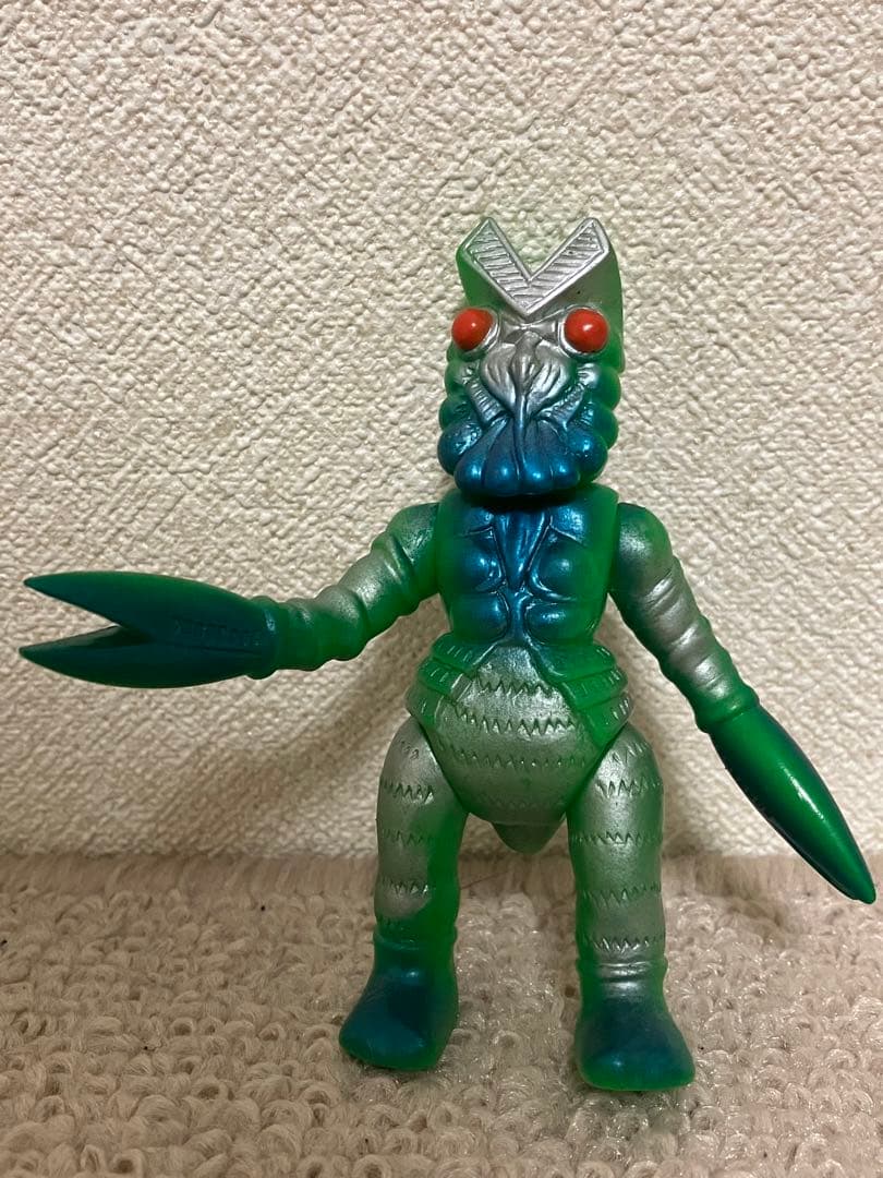 【匿名配送】ブルマァク バルタン星人 ソフビ 円谷プロ 緑 ウルトラマン ソフビ ブルマァク バルタン星人 ウルトラマン付きセット復刻 当時物