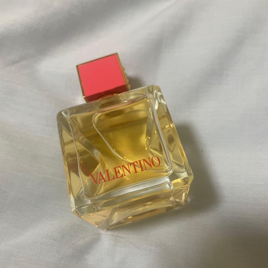 mina-chan　VALENTINO 香水 四角形ボトル