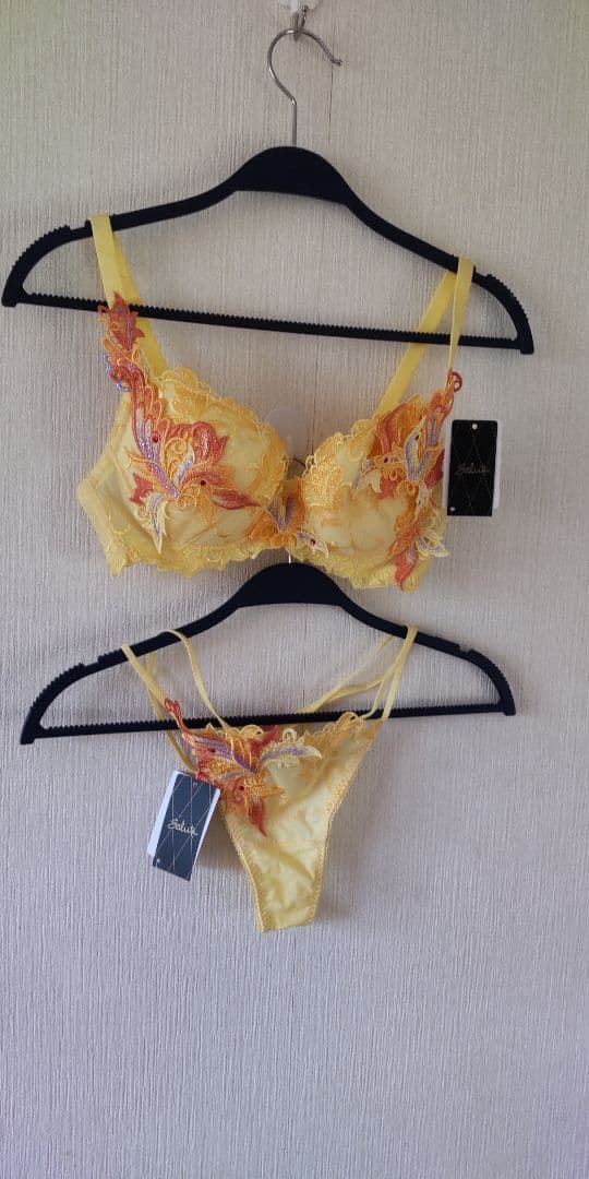 ワコール サルート 、イエロー ブラジャーショーツセット D70 M