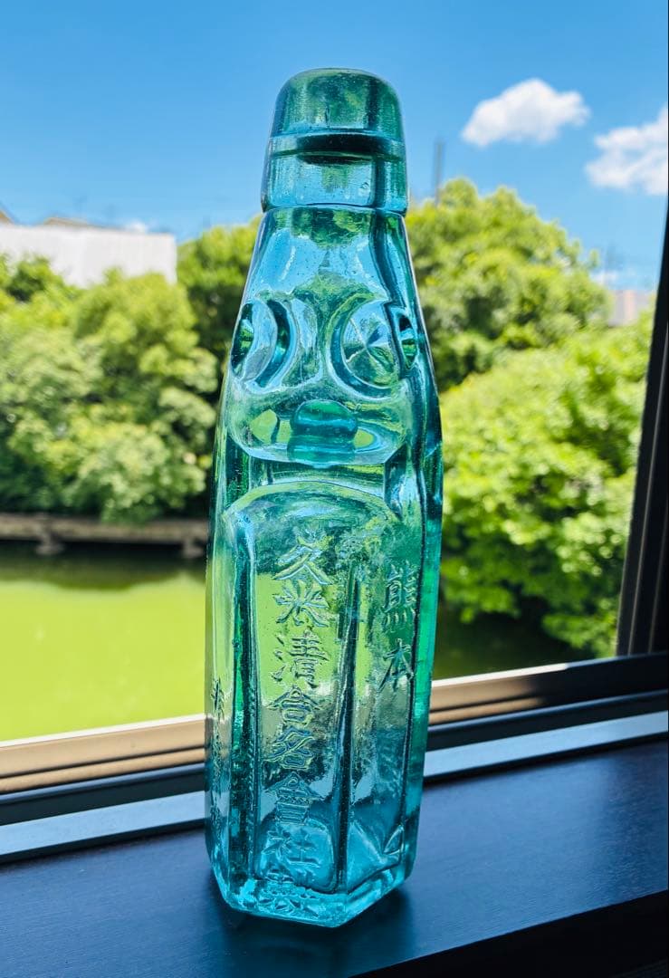 昭和レトロ　戦前エンボスラムネ瓶　おまけ付き　　　　レトロ缶ジュース　スプライト 昭和レトロ 戦前エンボスラムネ瓶 おまけ付き レトロ缶ジュース