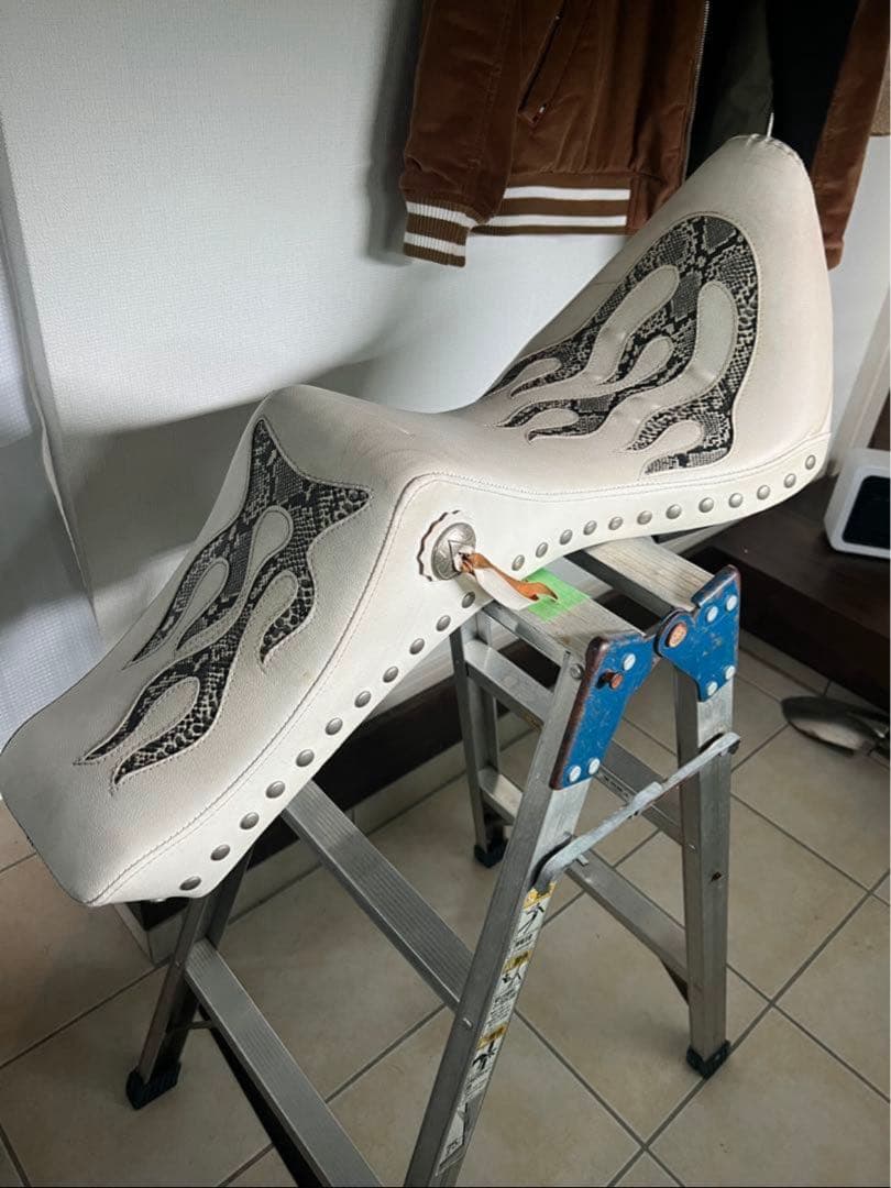 シャドウ400、750 シート　キングアンドクイーンワンオフシート　3段シート