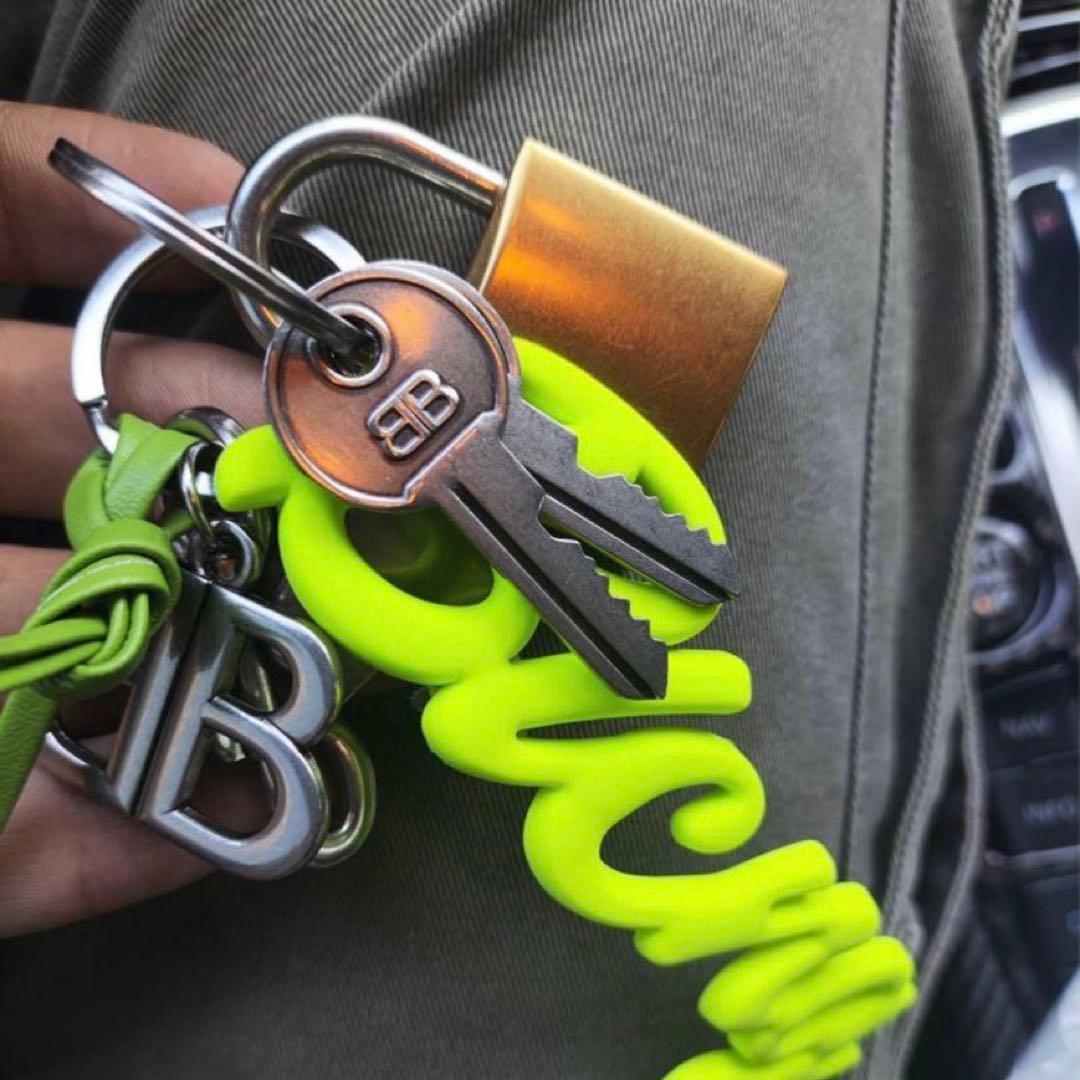 BALENCIAGA ロゴ ラバーキーホルダー イエロー 黄色