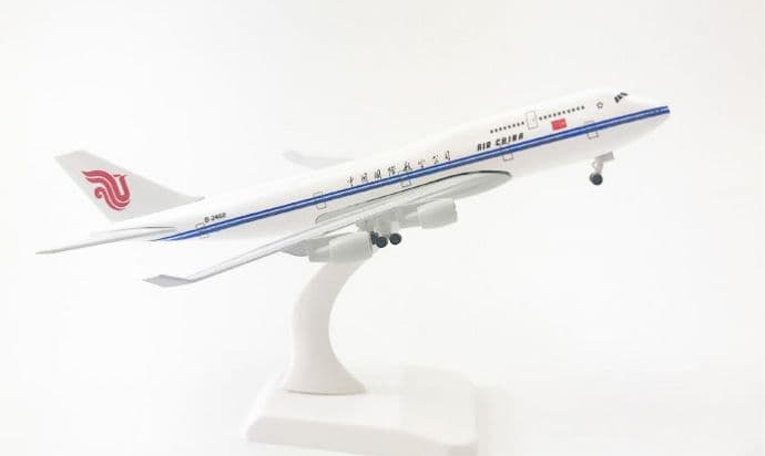 16 CM飛行機模型離着陸台付き車輪合金 Amazon.co.jp: NUOTIE 1/200 C-17 グローブマスターⅢ スタンド付き