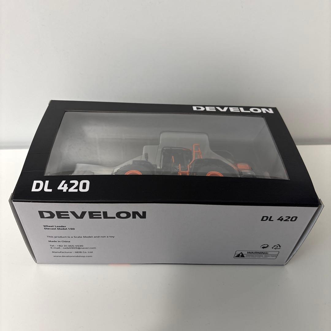 メーカー純正】新品未開封DEVELON大型ホイールローダー1/50サイズ