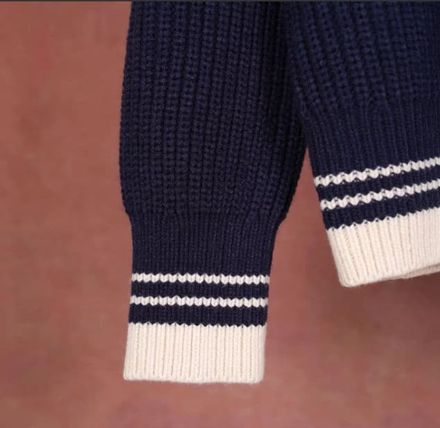 AMI PARISセーターVネックニット ネイビーM21 - メルカリ