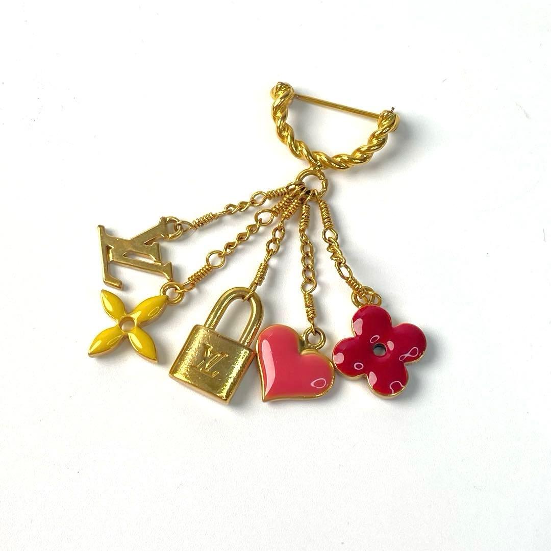 ルイヴィトン チャーム　ブローチ　ブロッシュ・スイート・モノグラム M65393