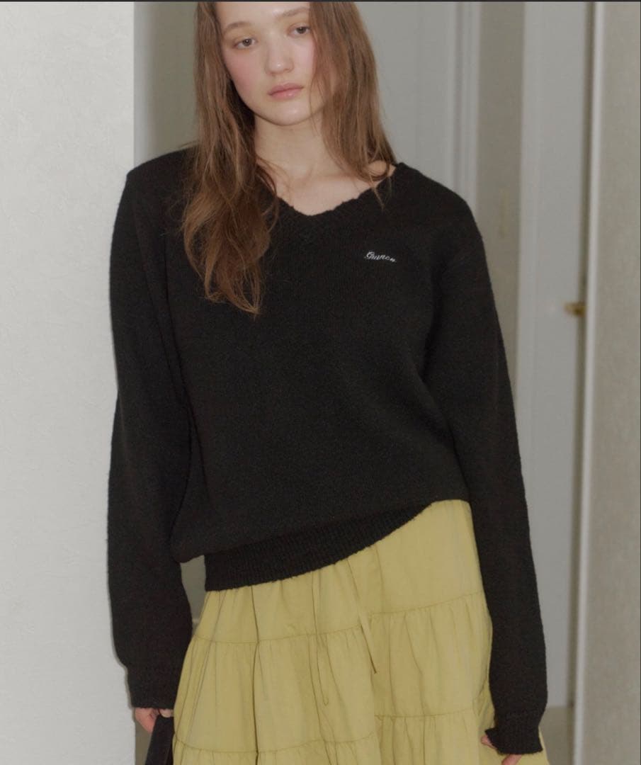 giunon ジウノン ルーズスカラップVネックニット ブラック - メルカリ