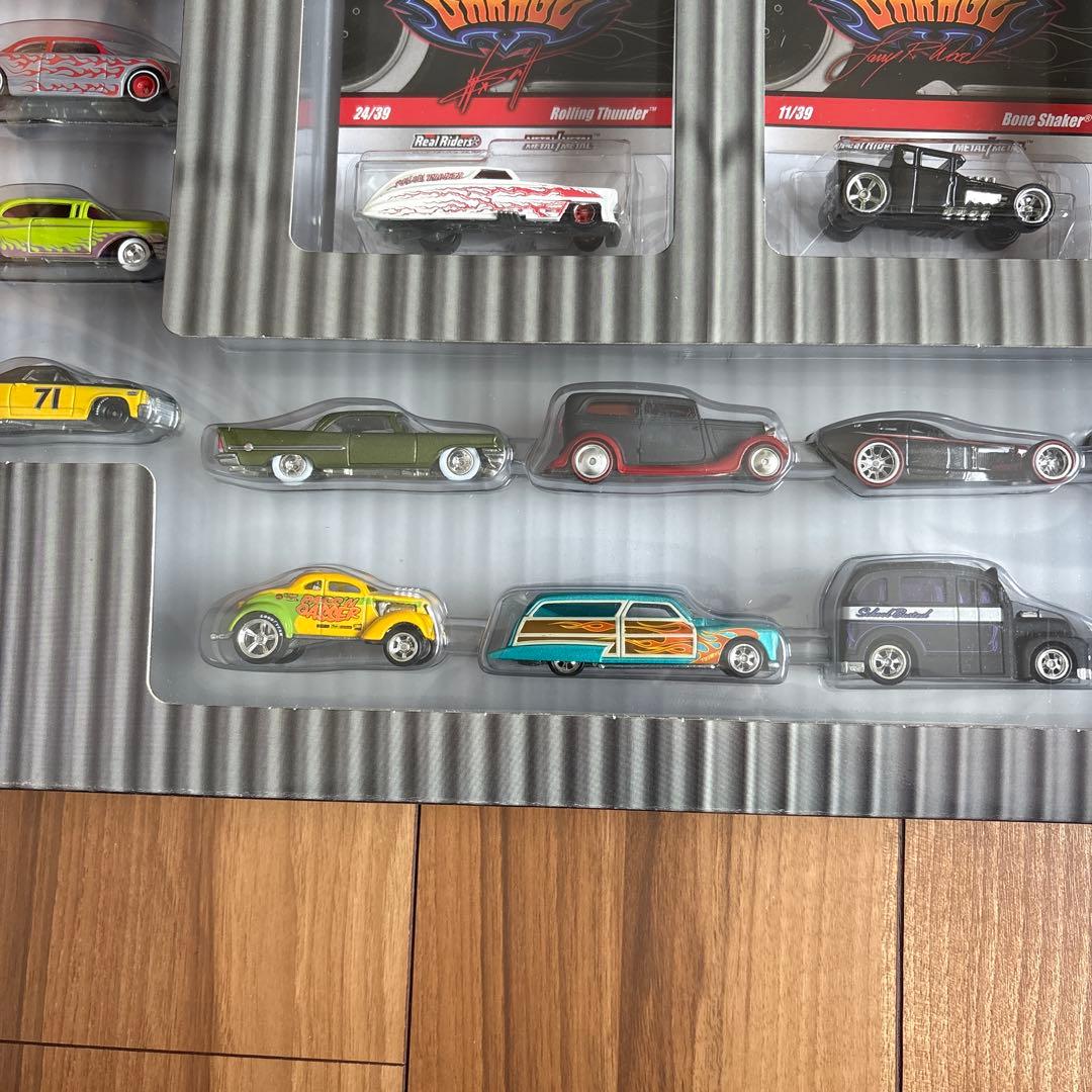 HOT WHEELS REAL RIDERS GARAGE 30 CAR SET - メルカリ