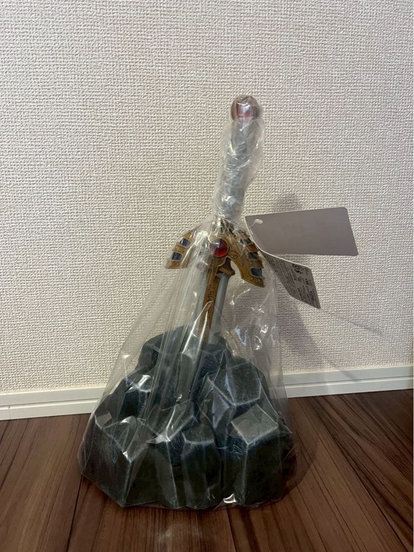 ロトの剣 岩台座付き フィギュア