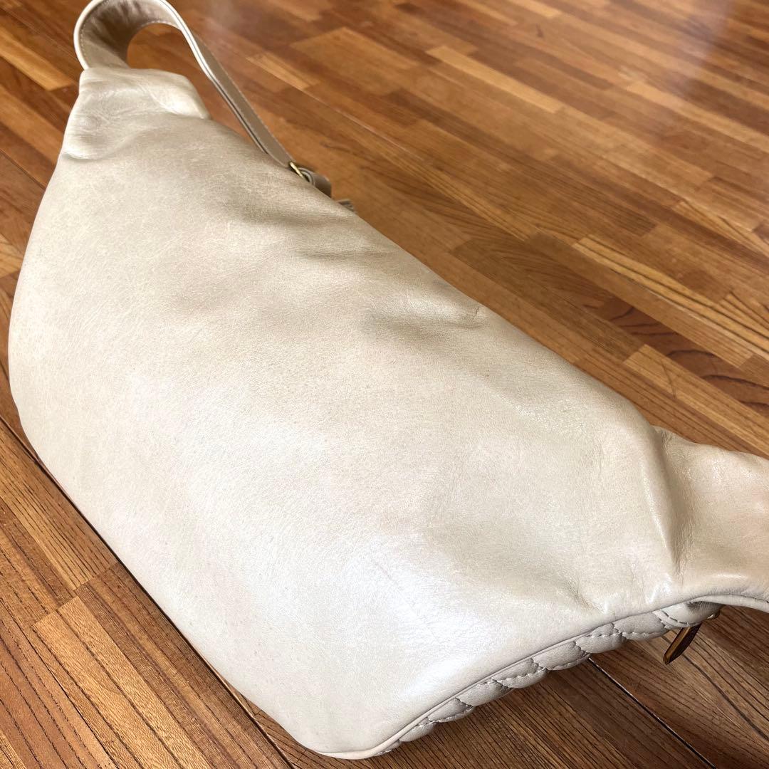 未使用】PARASITE 本革 キルティングレザーボディバッグ ベージュ