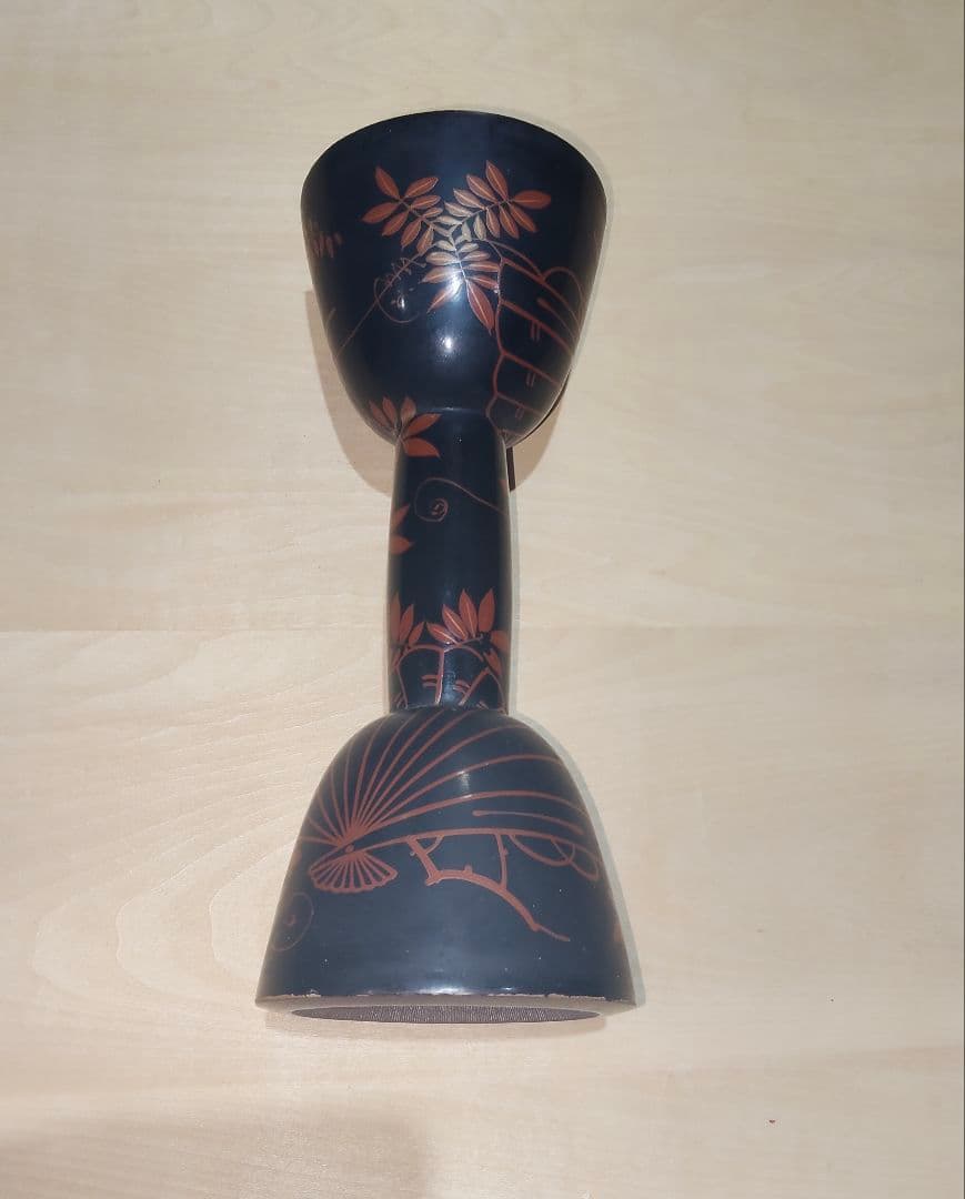 小鼓の胴 朱で扇子と萩の図柄 鉋目あり