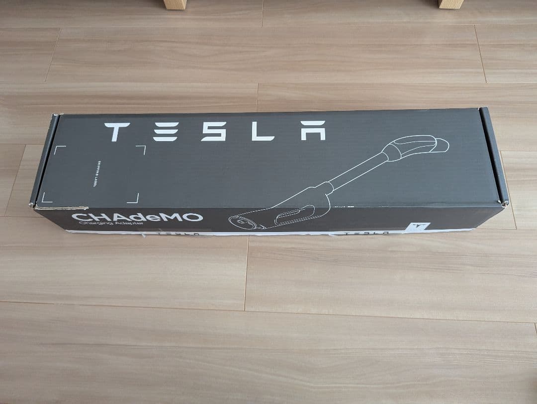 Tesla CHAdeMOアダプター