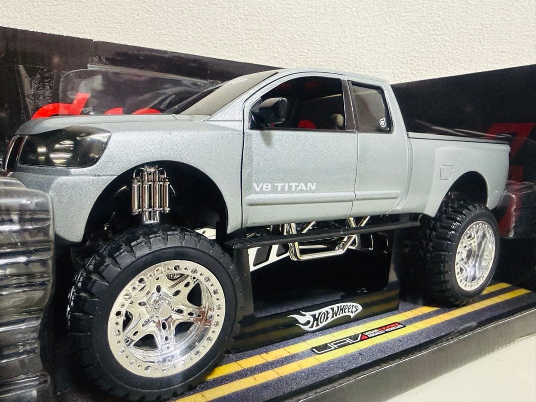 HotWheelsホットウィール/Nissan日産 Titanタイタン 1/18