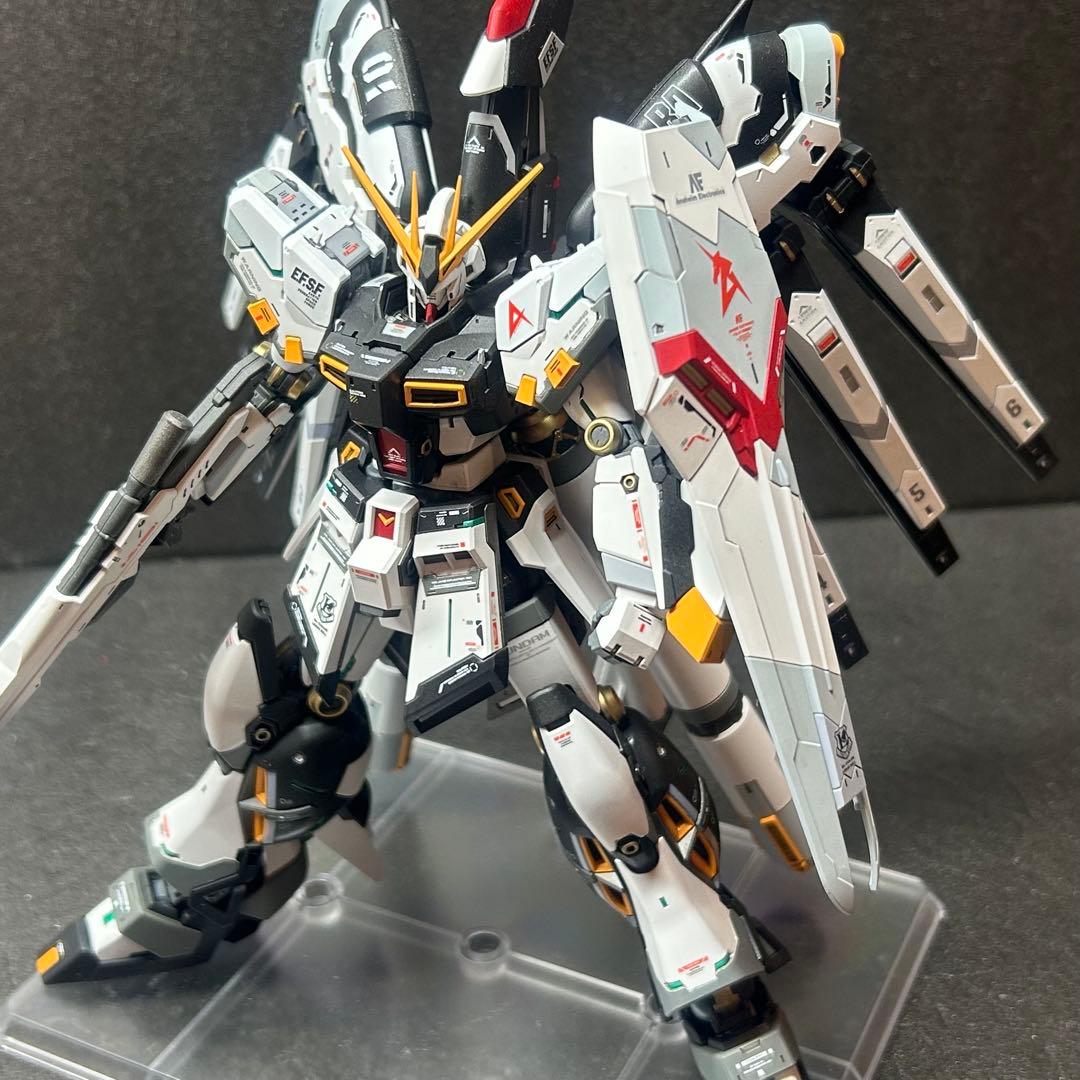 RG hi-νガンダム 塗装済　完成品