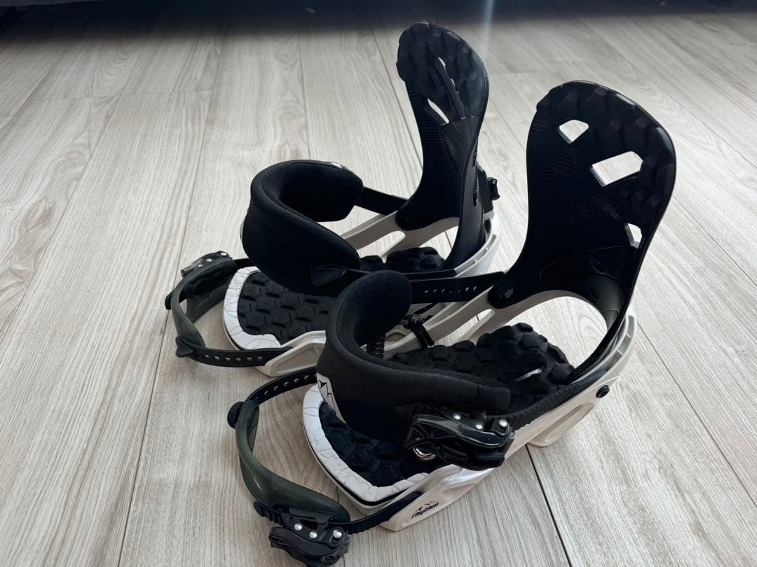 美品　SALOMON サロモン　スノーボードビンディング rhythm sサイズ