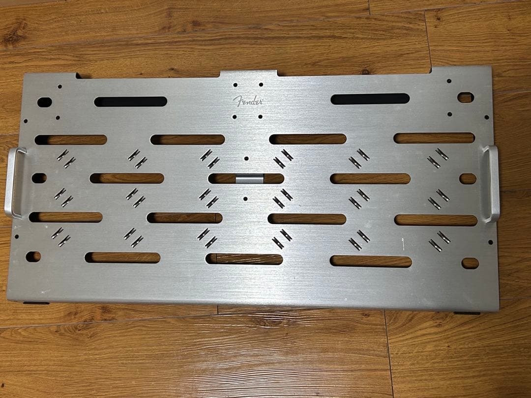 【最終値下げ】FENDER PEDALBOARD ラージ エフェクターボード おすすめエフェクターボード｜余計な配線は裏に逃がせる「すのこ型」の