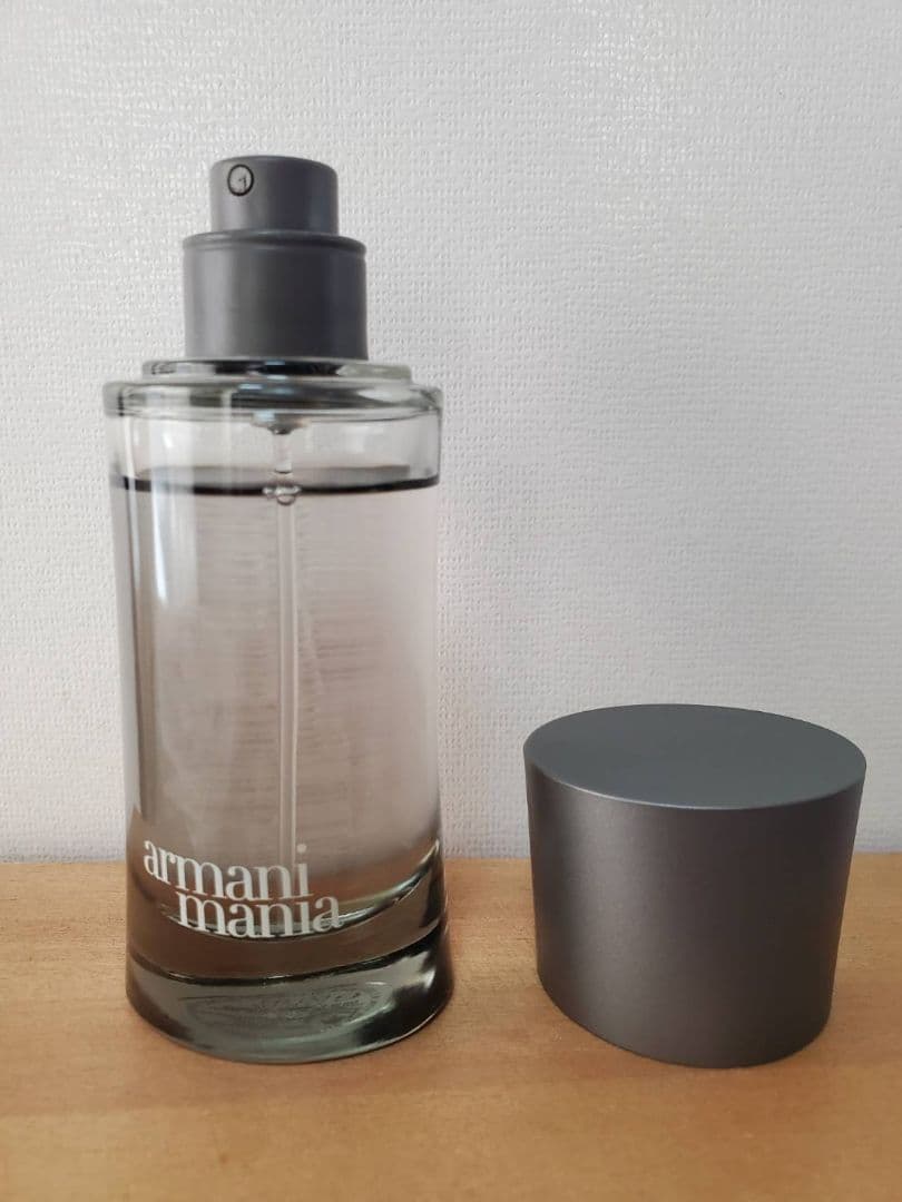 Armani Mania 香水 透明容器 グレーキャップ