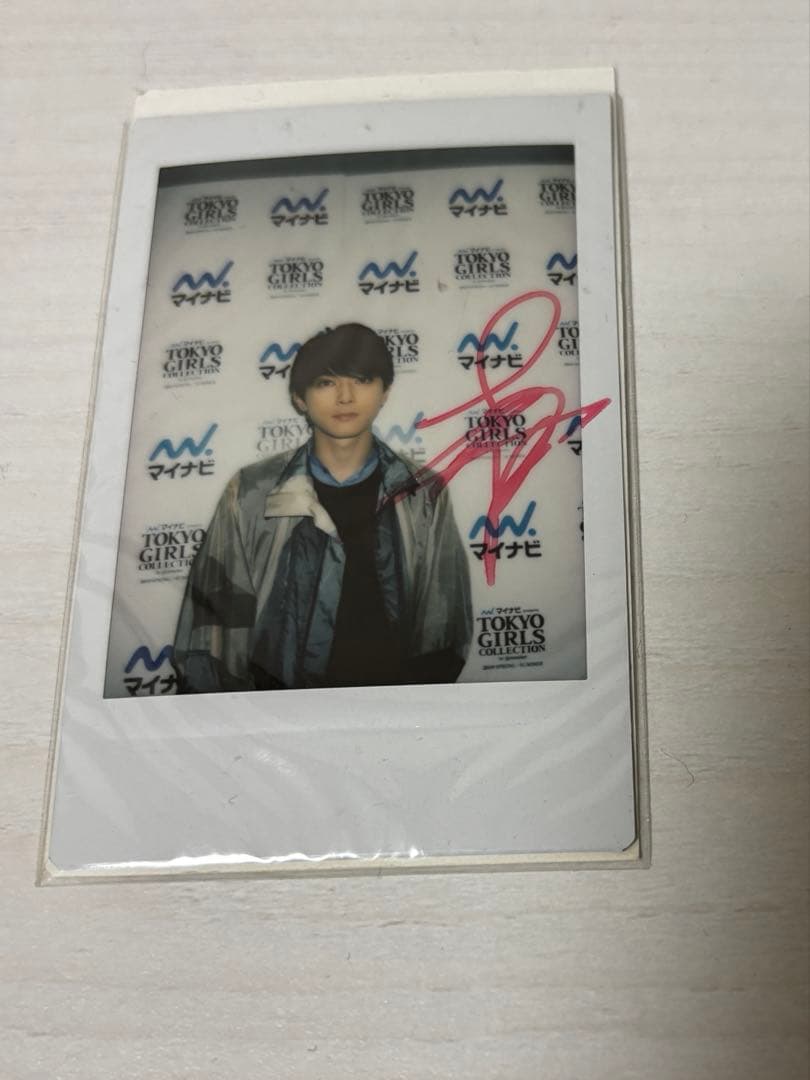 吉沢亮サイン入りポラロイド写真チェキ - メルカリ