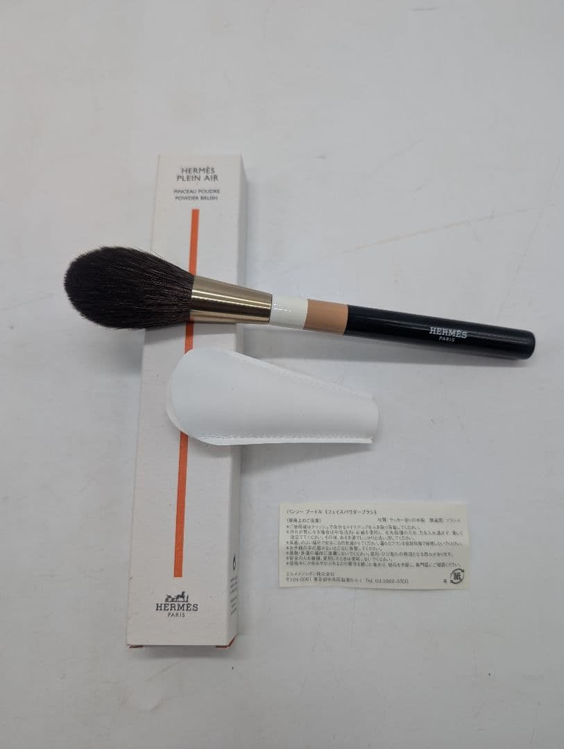 （M.H）HERMÈS フェイスパウダーブラシ エルメス・3/22発売】立体感が際立つ！2種類のフェイスパウダーが登場