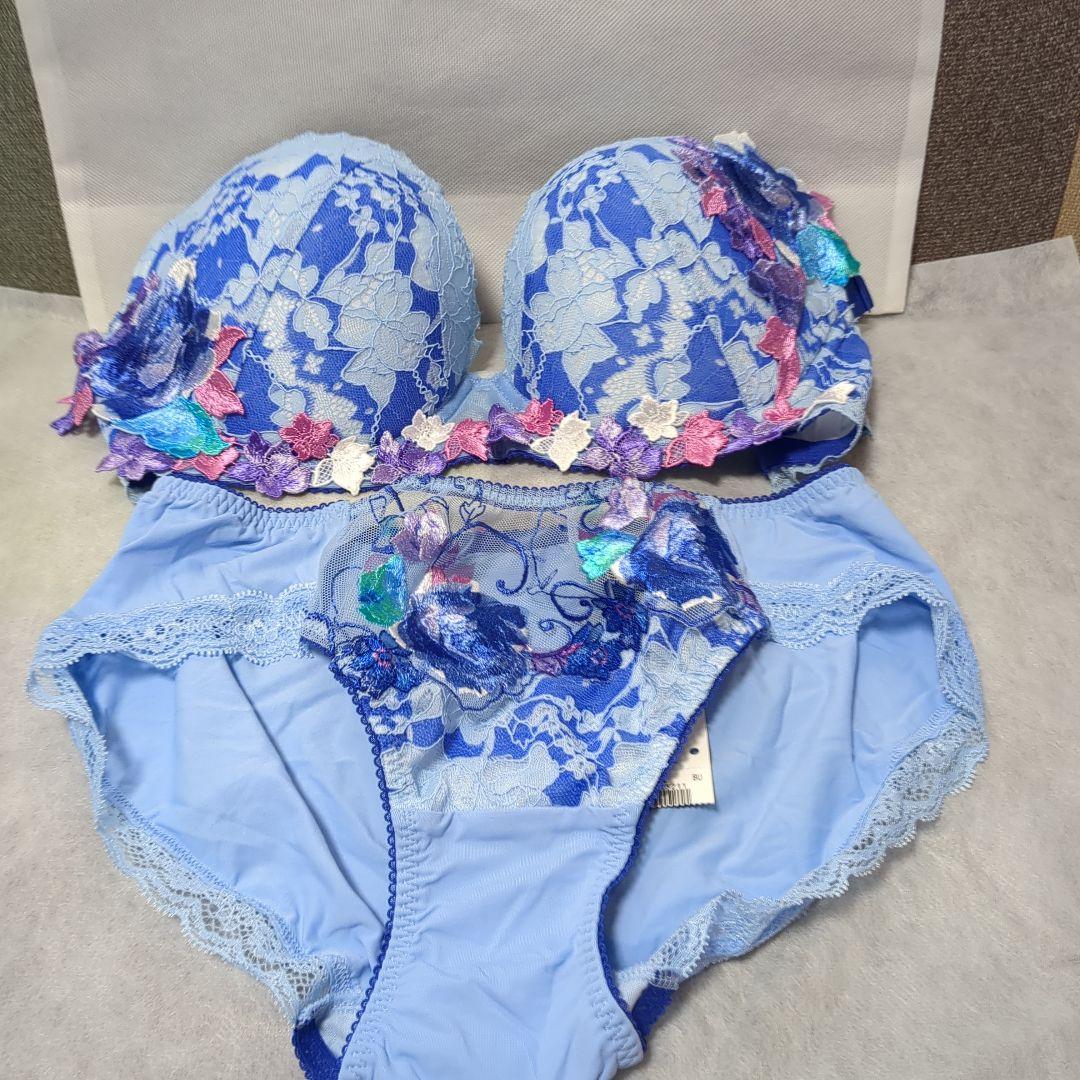 花柄レース ブラジャーショーツセット 青 Sanei ブラジャー ショーツセット 「美谷間＆丸胸を叶える！ナチュ盛り