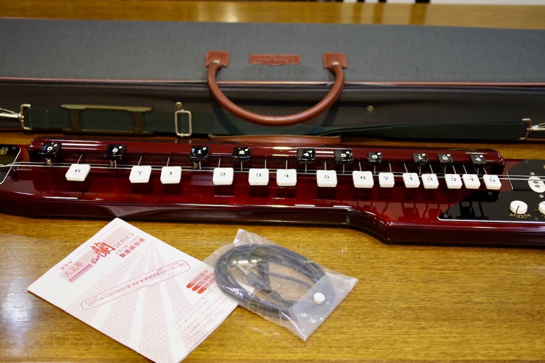 SUZUKI 電気大正琴 蘭 バス（セミハードケース付）