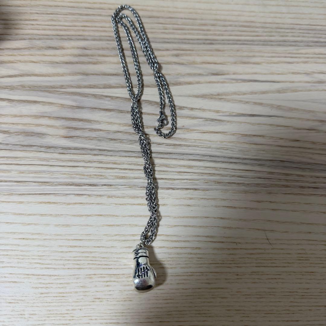 UNDEFEATED ボクシンググローブ ネックレス