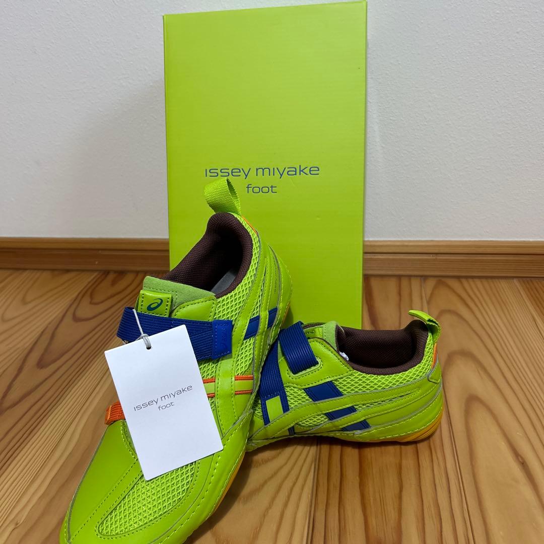 新品未使用　アシックス　イッセイミヤケ　コラボ　ハイパーテーピング