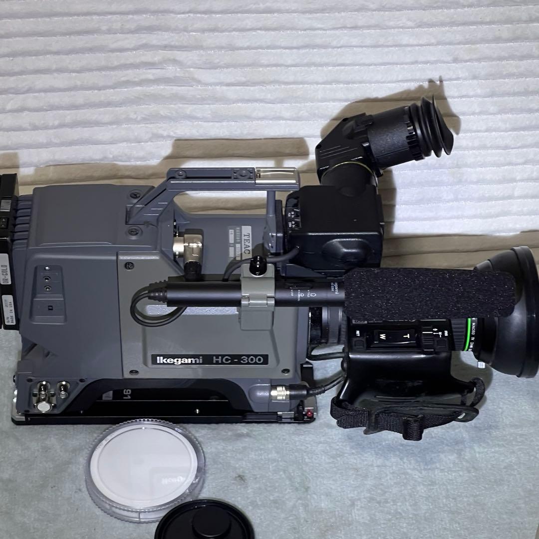 ビデオカメラIkegami HC-300、 82CL-UP1300Hケース鍵付き