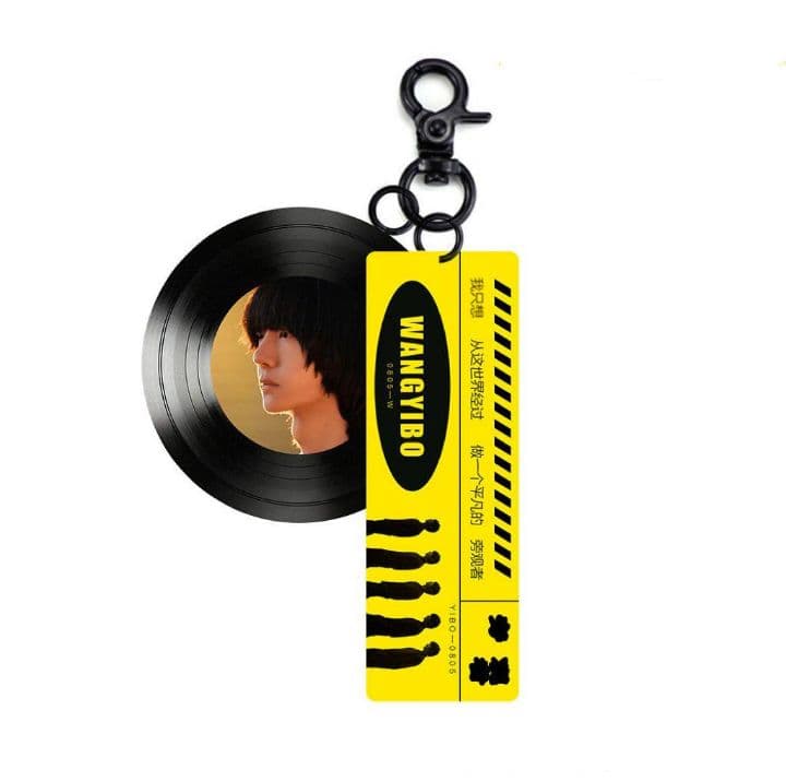 陳情令　王一博最新曲万物可愛&傍観者CD風キーホルダー