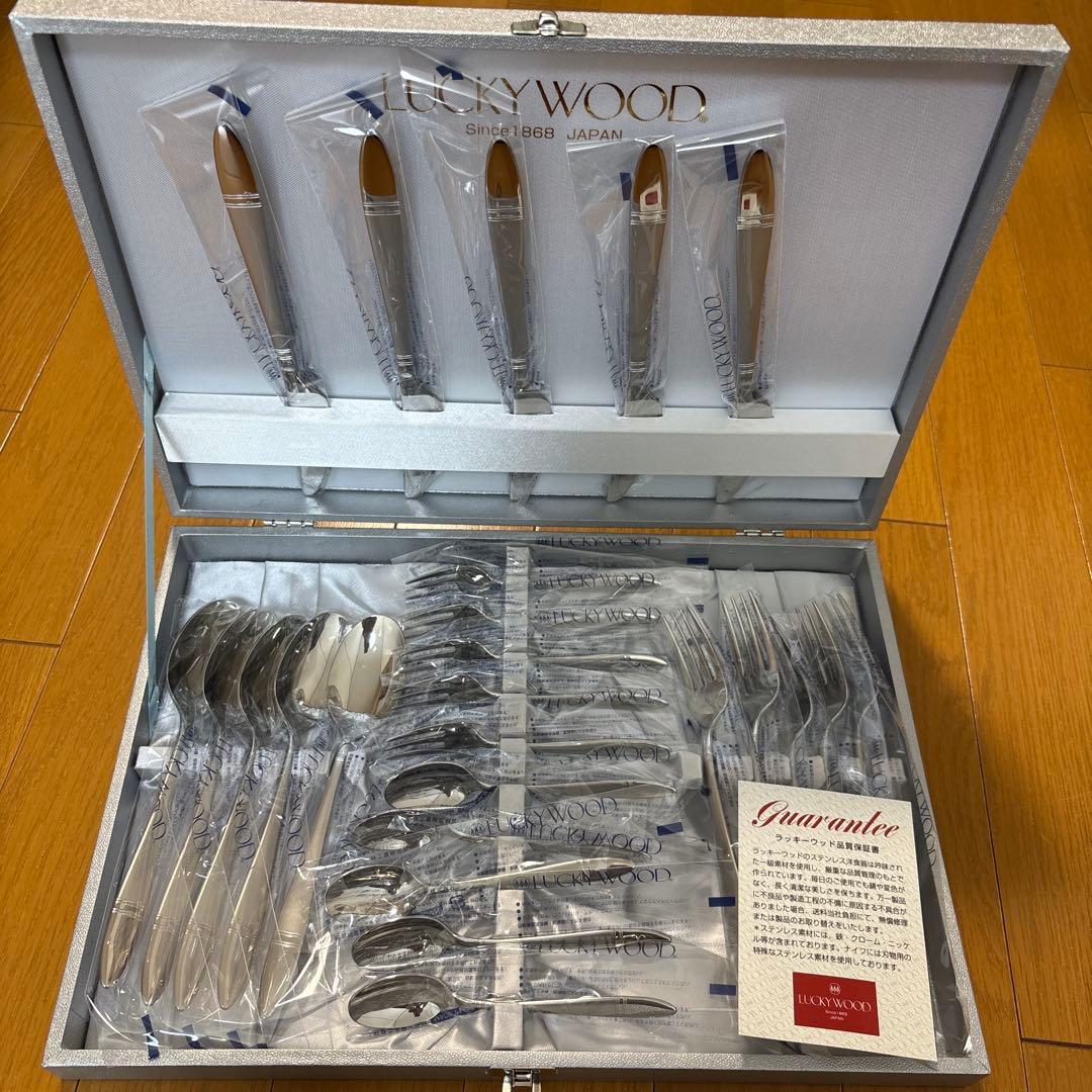 新品未使用品　LUCKY WOOD カラトリー 5種類x5本