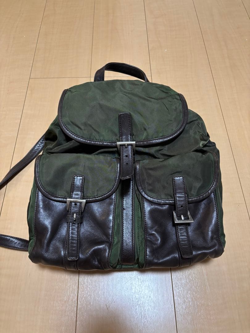 PRADA オリーブグリーン バックパック