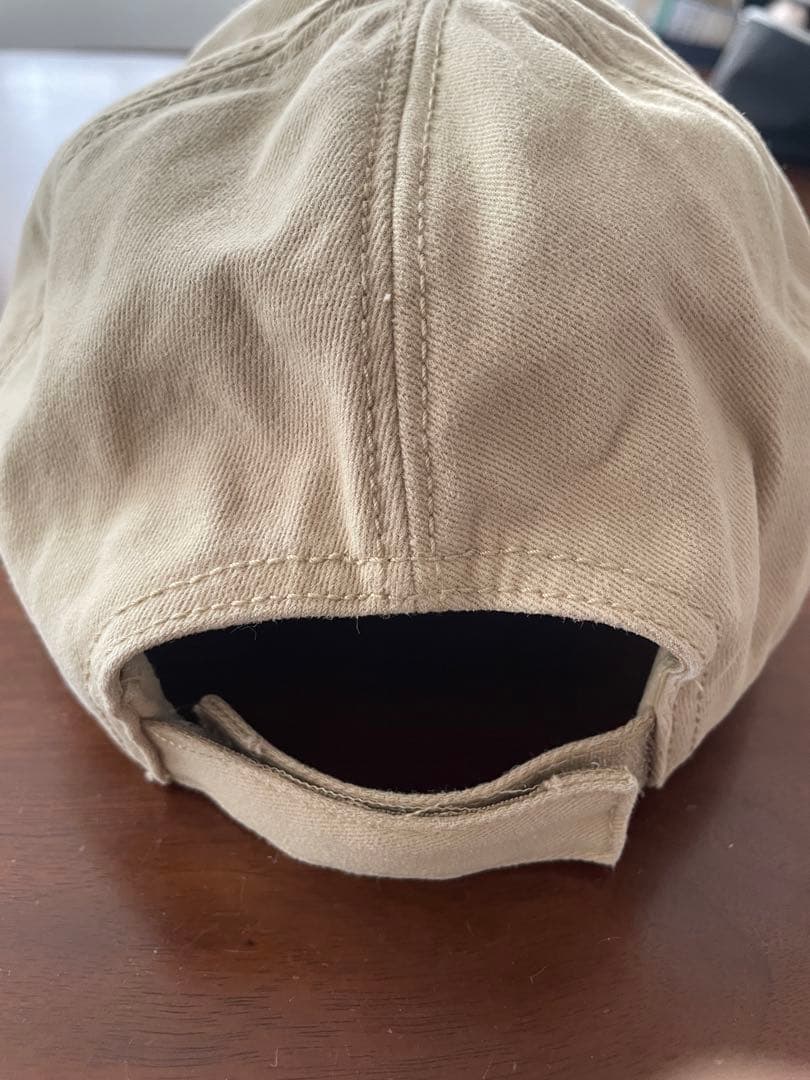 PRADA ベージュ サイドロゴ 刺繍ロゴ キャップの通販はau PAY