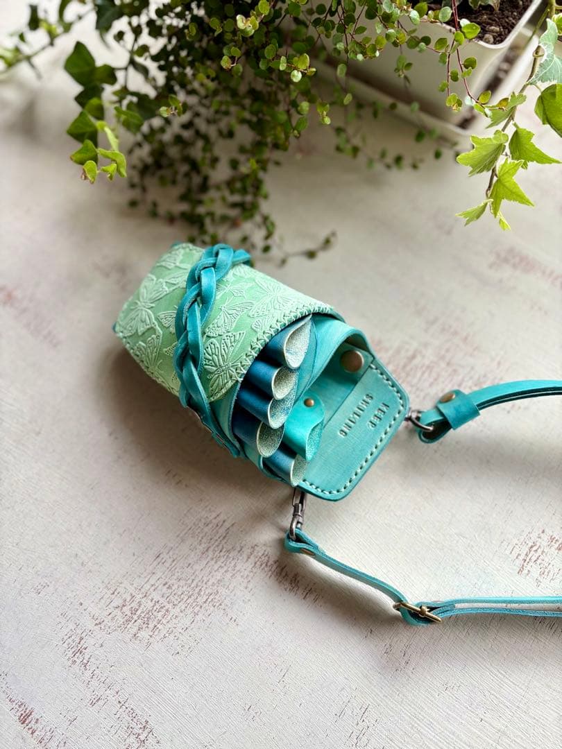 maiちゃん 手染めミント、蝶型押しミントグリーンのシザーケース