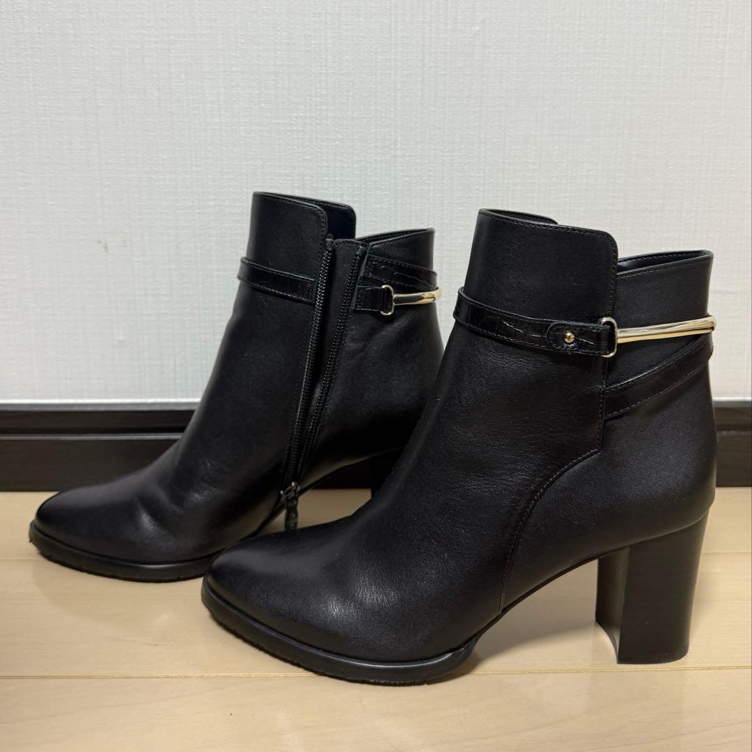 ダイアナ　ショートブーツ　シルバー金具付き