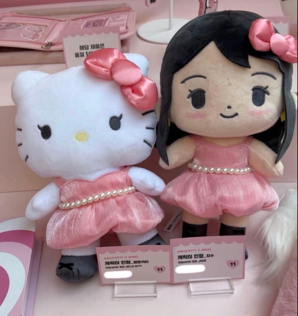 【ラスト1点激レア】KITTY × JISOO キティ ジス ぬいぐるみ HELLO KITTY x JISOO】 ハローキティ x ジス Plush Keychain (Hello