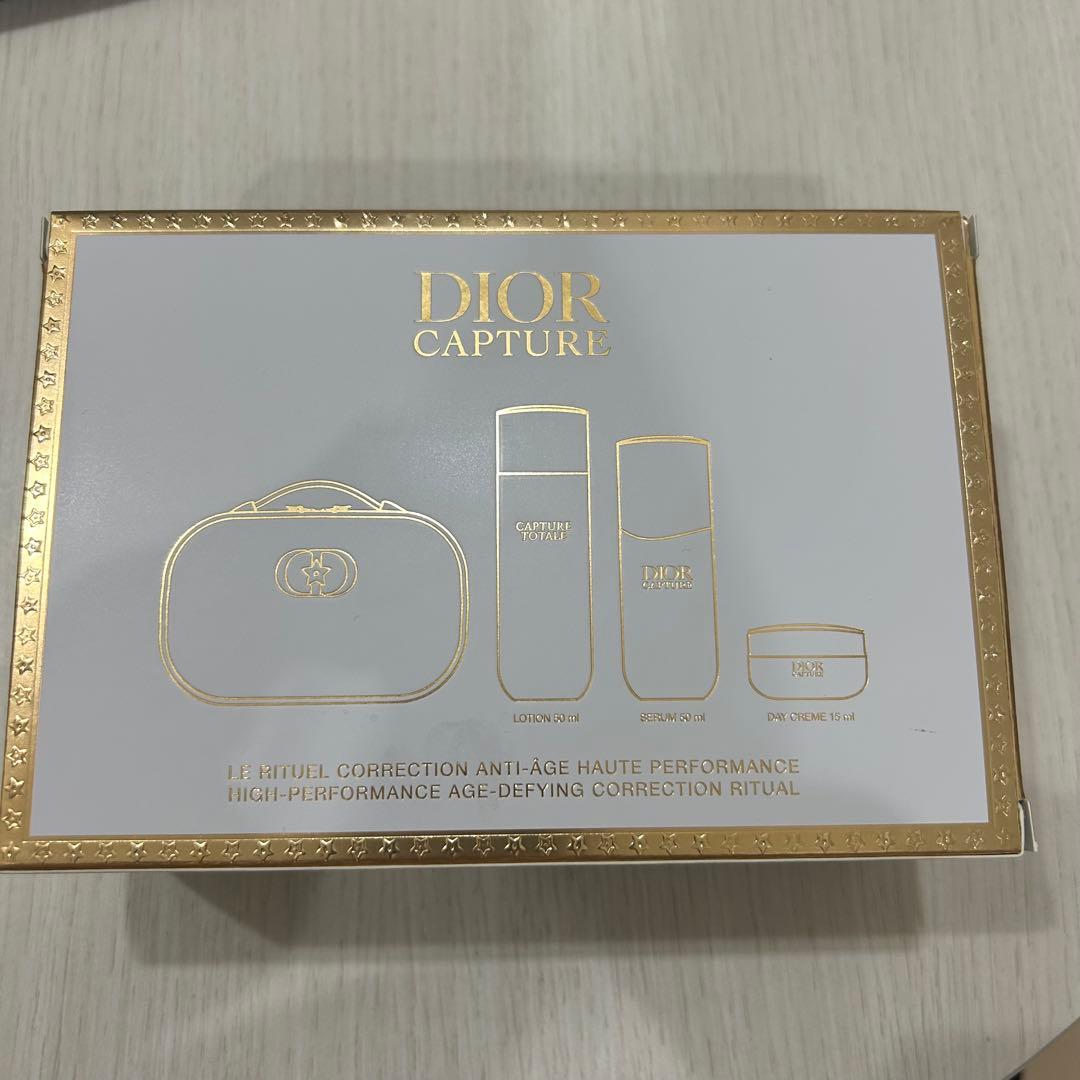 Dior Capture Totale クリスマスコフレ 2025 - メルカリ