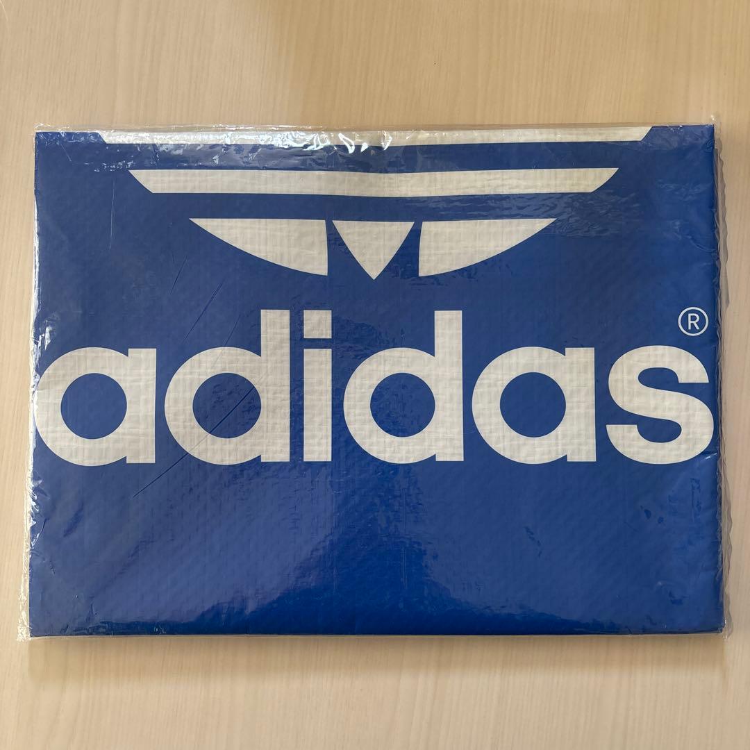 アディダスadidas ロゴ入りレジャーシート 新品：未使用 - メルカリ