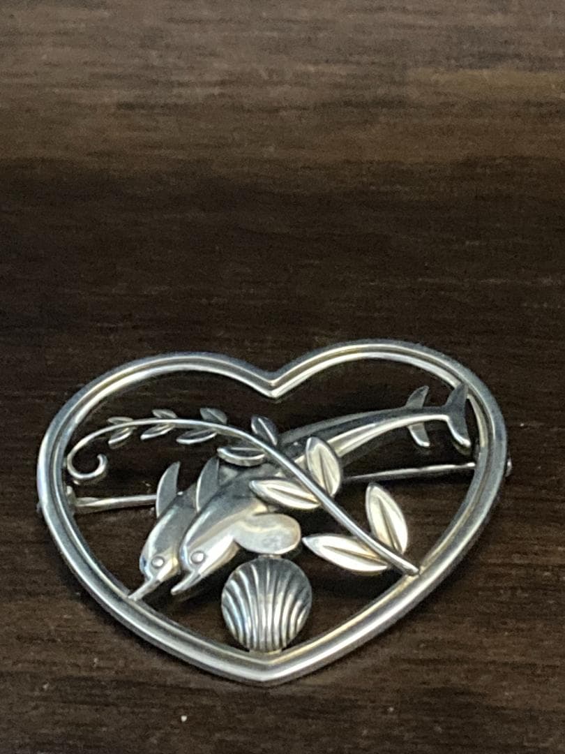 ジョージジェンセン イルカ ハート シェル リーフ ブローチ 312 925