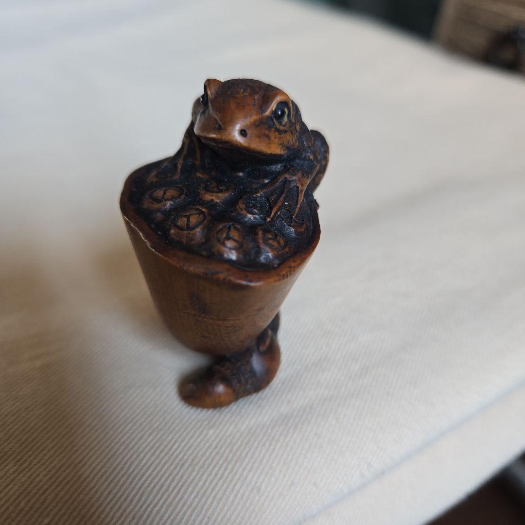 木彫り 根付け カエル 蓮の実 - メルカリ