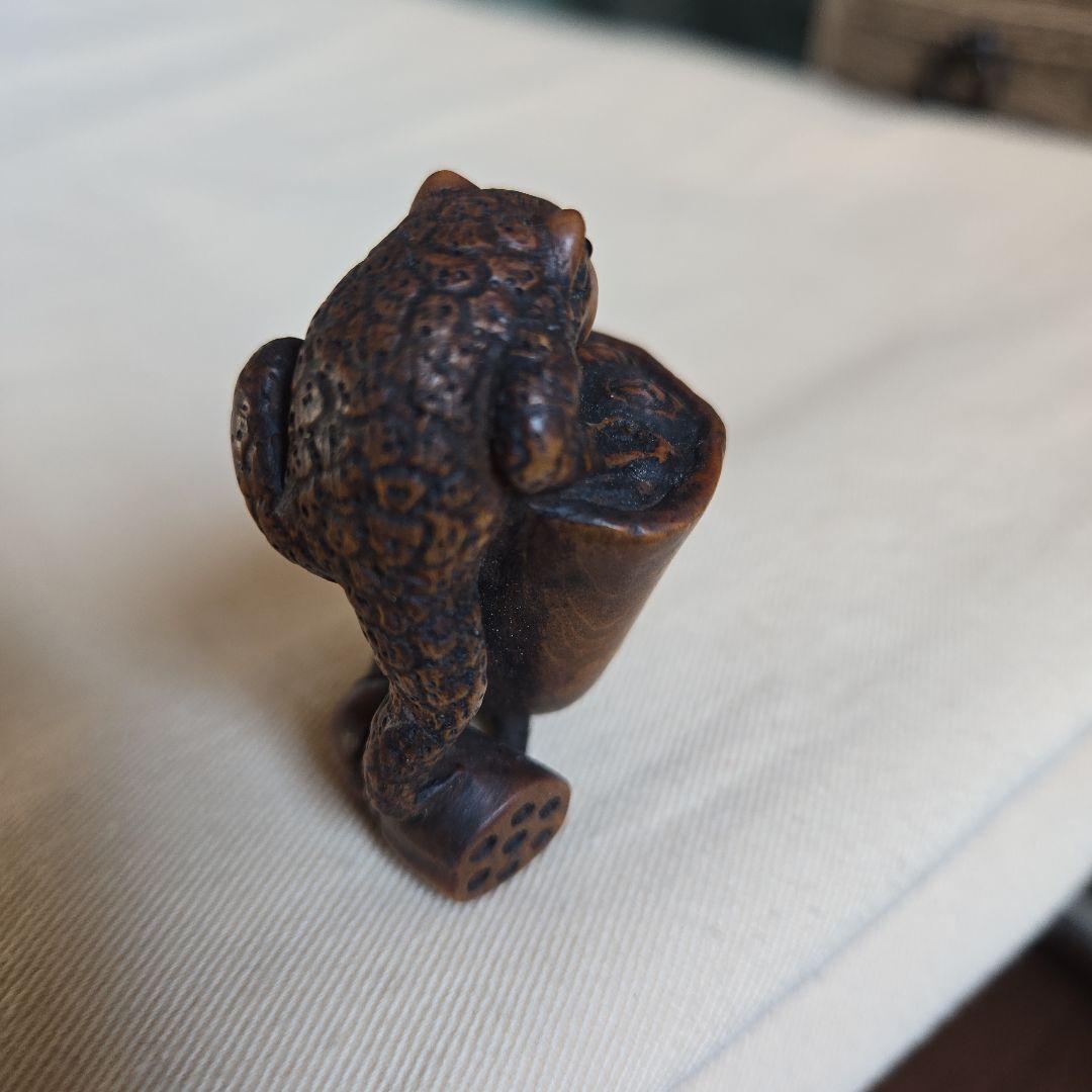 木彫り 根付け カエル 蓮の実 - メルカリ