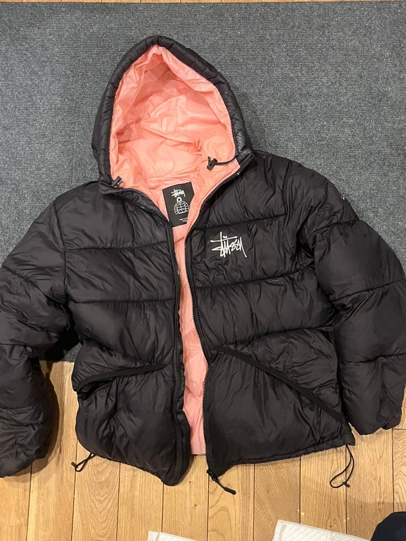 Stussy フード付きピンクダウン(穴あり）