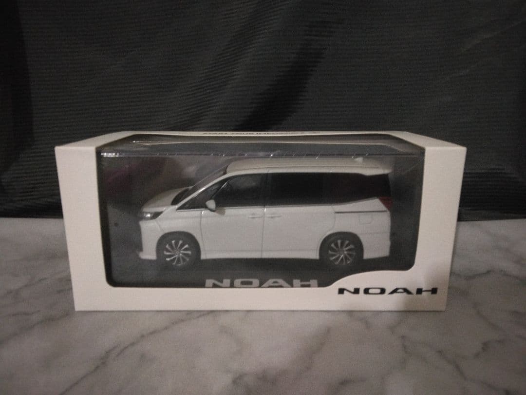 カラーサンプル　ノア　ホワイトパール　クリスタルシャイン　1/30